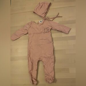 NWOT Pastel Blu Pink One Piece Footies with Bonnet Hat